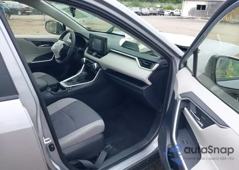 2019 Toyota Rav4 Xle from USA, damaged, VIN JTMP1RFV4KD012750